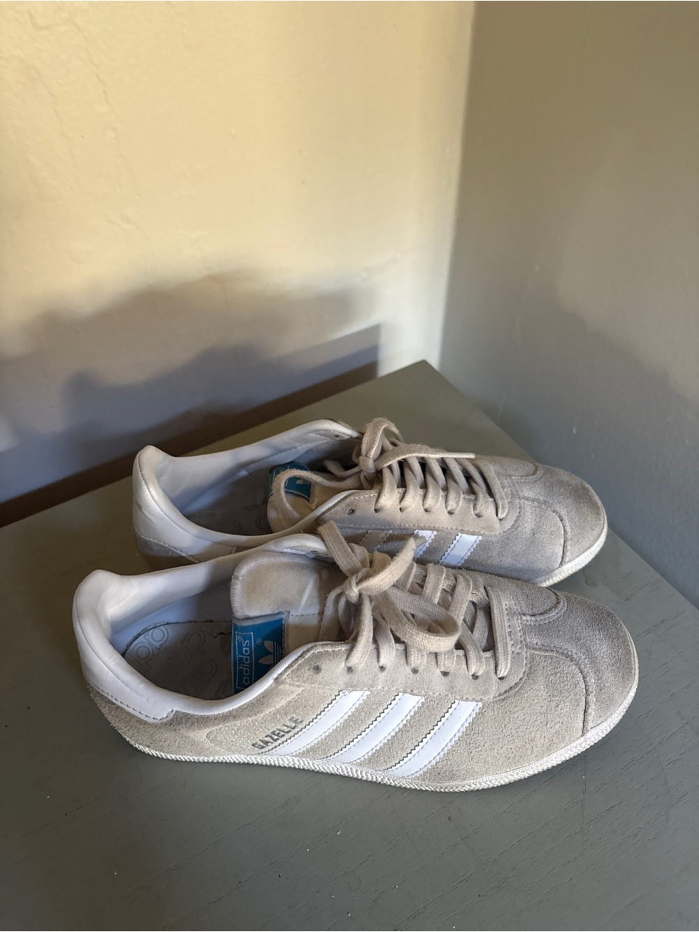 Adidas Gazelle Men6/womens ~8 Suede Sneakers in Light Beige/White